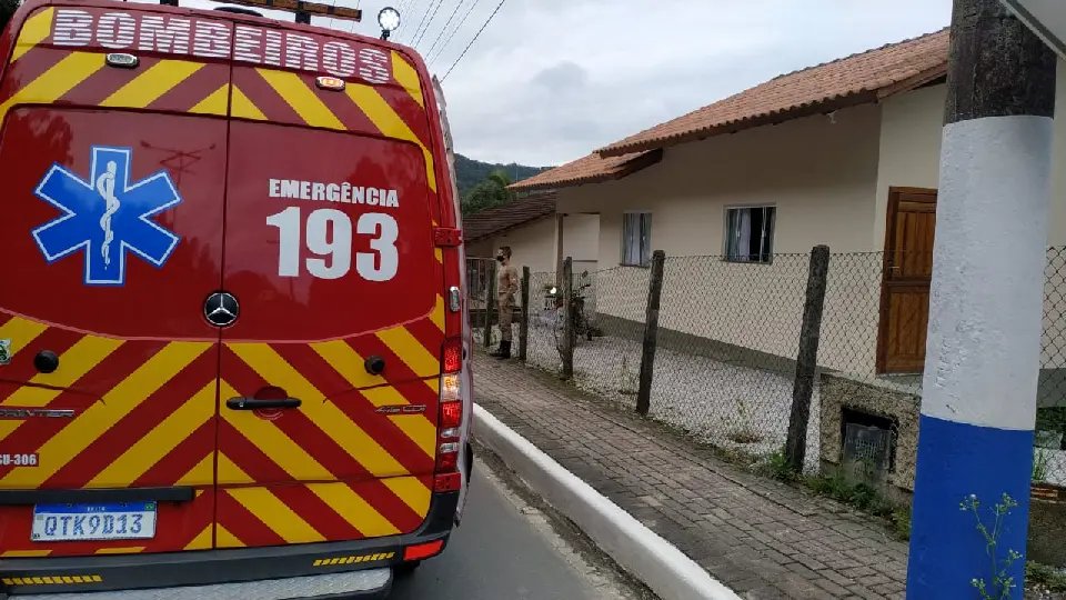 Panela sobre fog&atilde;o ligado gera princ&iacute;pio de inc&ecirc;ndio em Guabiruba