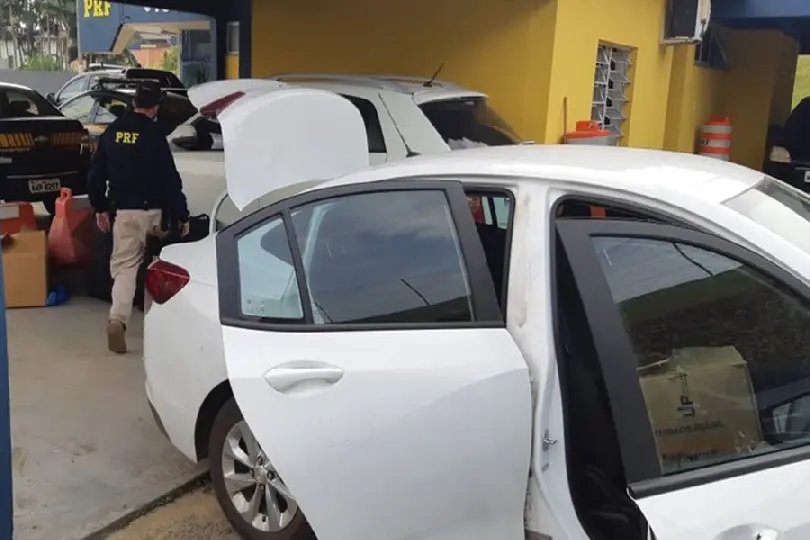 Carro de Brusque &eacute; abordado pela PRF por duas vezes