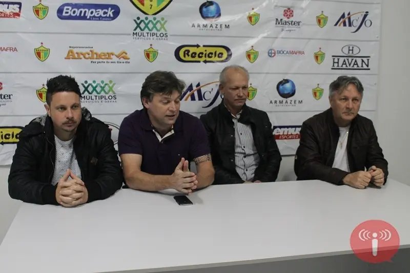 Diretoria cogita ideia de trazer gerente de futebol