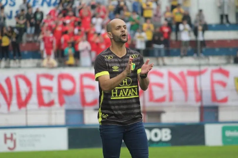 Invicto, Jersinho celebra boa fase e valoriza elenco