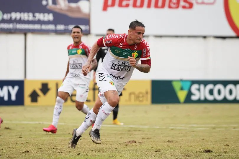 Com dois de Edu, Brusque bate a Ponte Preta na estreia 