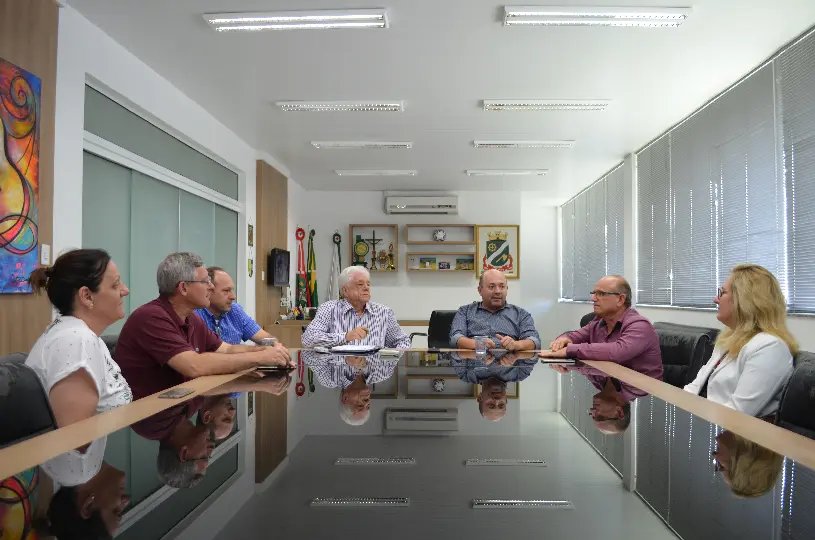 Prefeitos se reúnem para discutir situação com o Hospital Azambuja