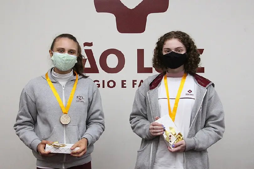 Alunas do S&atilde;o Luiz recebem medalha de Ouro 