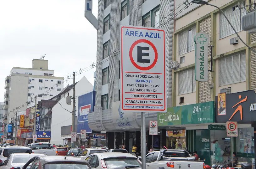 CDL disponibiliza ponto de atendimento da &Aacute;rea Azul na Pra&ccedil;a Bar&atilde;o de Schneeburg