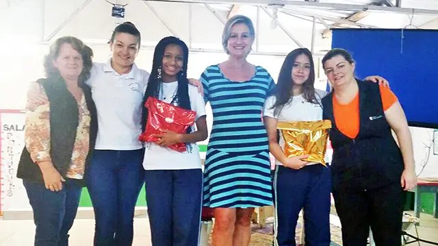 Educação premia alunas de Botuverá
