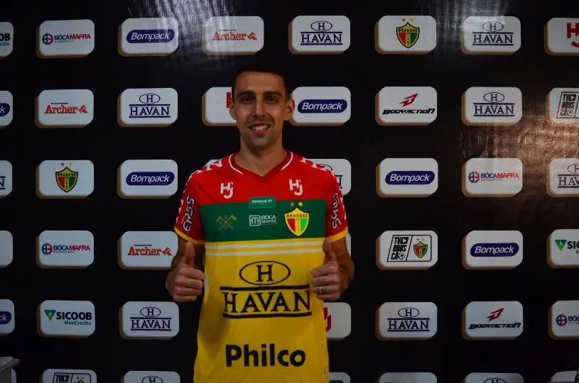 Brusque contrata volante Fillipe Soutto