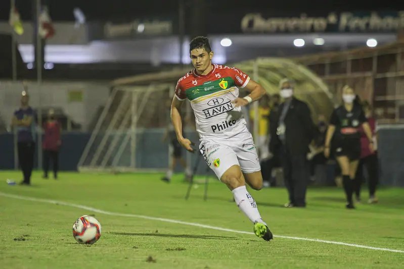 Atacante J&uacute;nior Pirambu n&atilde;o fica no Brusque FC