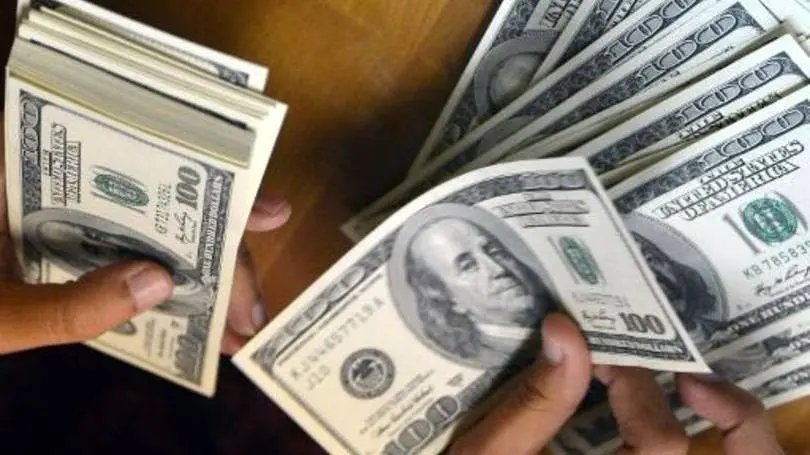 Dólar cai depois de chegar a R$ 4,25