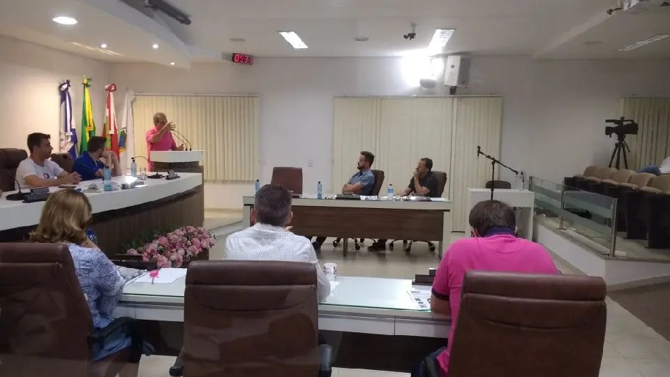 Sessão da Câmara de Guabiruba exalta equipe de karatê