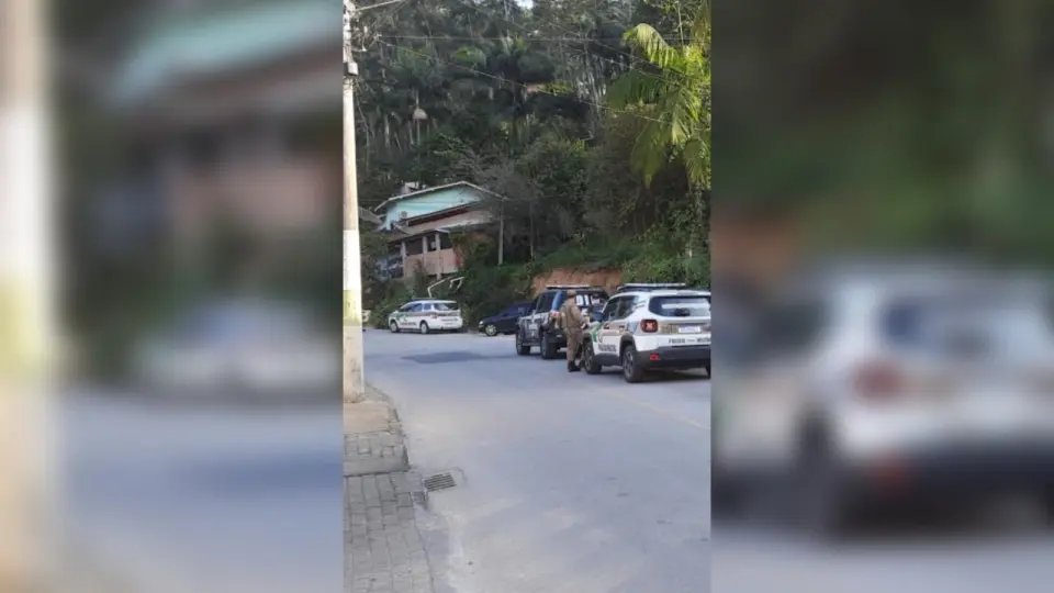 Vers&atilde;o de adolescente que atirou no pai n&atilde;o convence, diz delegado