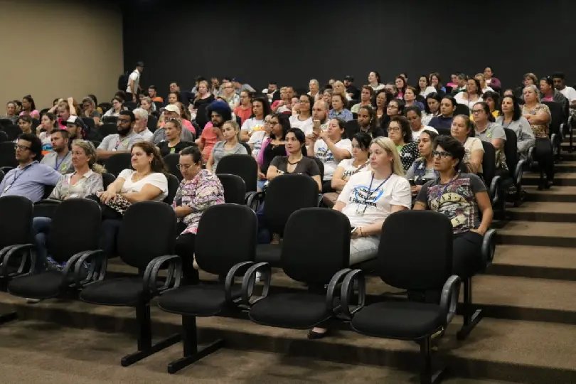 Prefeitura apresenta projeto para identificar crian&ccedil;as fora da escola ou em situa&ccedil;&atilde;o de evas&atilde;o escolar