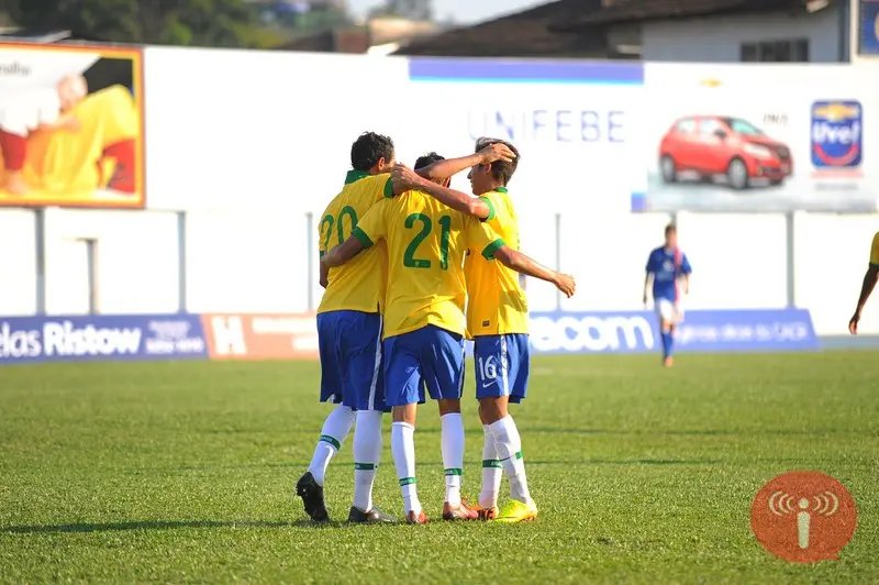 Seleção Brasileira vence jogo comemorativo