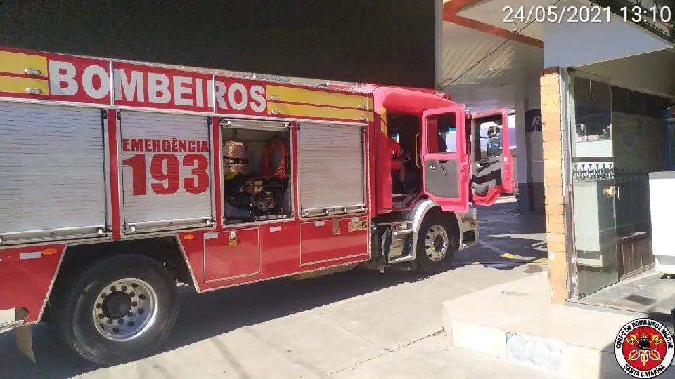 Principio de inc&ecirc;ndio em Pizzaria 