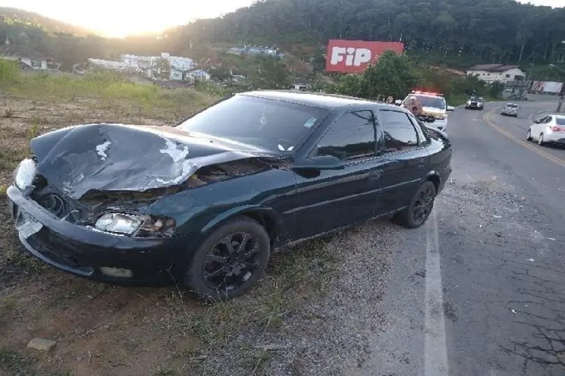  Acidente no Santa Luzia envolve tr&ecirc;s carros