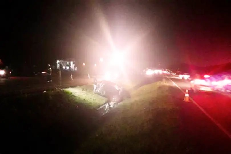 Carro capota na BR-470 em Gaspar