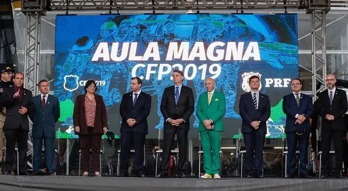Luciano Hang participa de evento ao lado de Bolsonaro