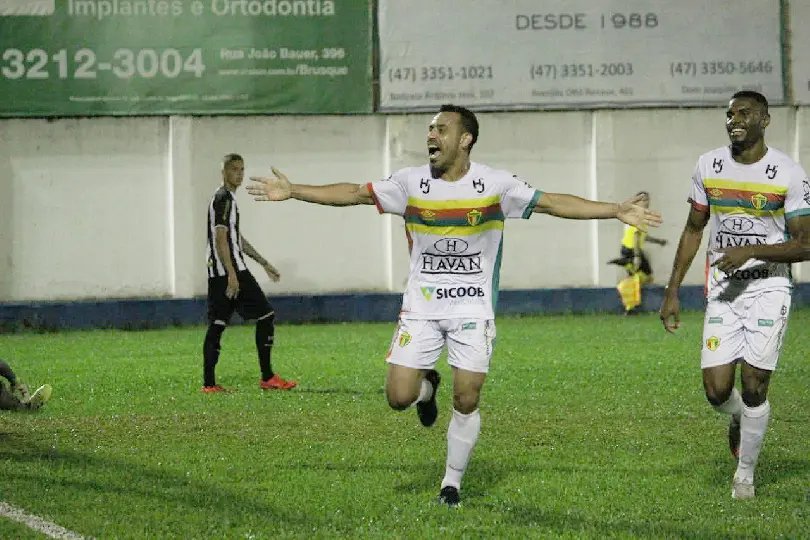 Deu Brusc&atilde;o em jogo emocionante contra o Figueirense