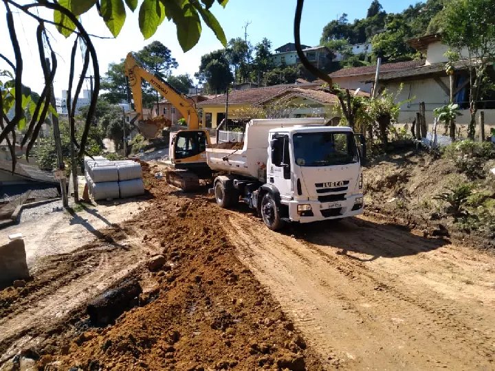 Secretaria de Obras segue trabalhos em diversas frentes
