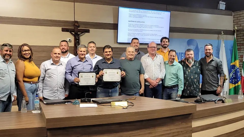 C&acirc;mara homenageia R&aacute;dio Cidade e jornalista Dirlei Silva