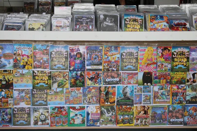 Polícia apreende CDs e DVDs piratas em Brusque