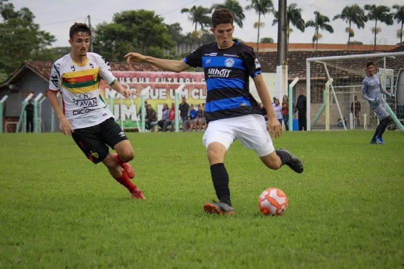 Sub-17 vence cl&aacute;ssico e enfrenta o Tubar&atilde;o nas quartas