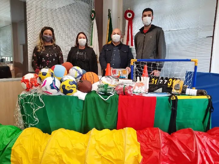 Secretaria de Educa&ccedil;&atilde;o adquire materiais esportivos 