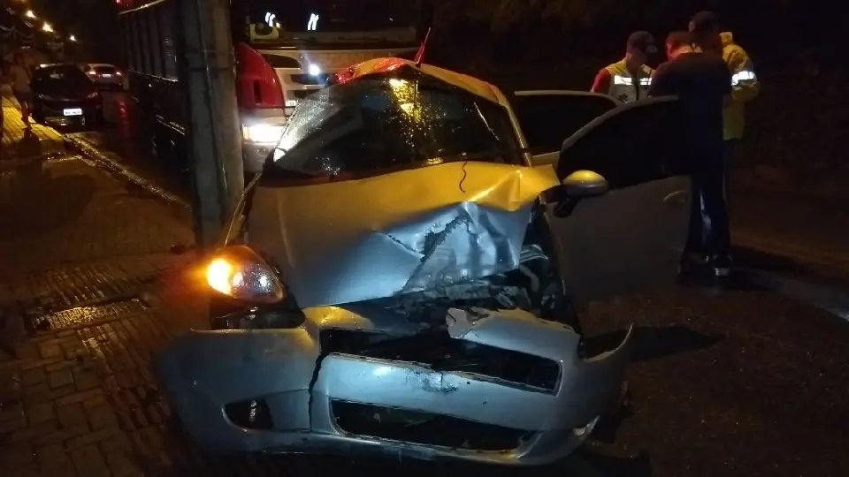 Acidente de trânsito deixa pessoa gravemente ferida