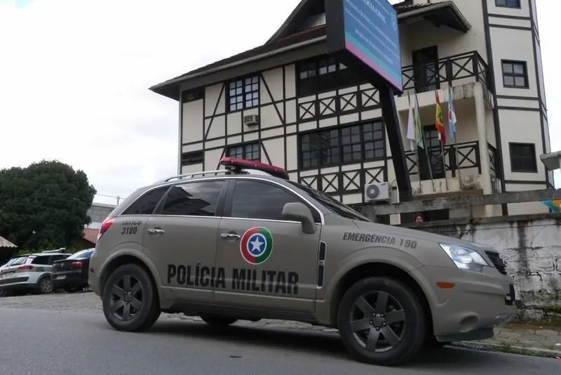 Taxista levado ao hospital após ser assaltado e agredido