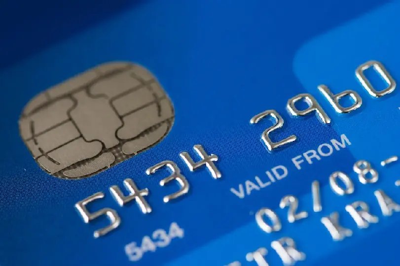 Mulher tem prejuízo de R$ 1 mil após perder cartão