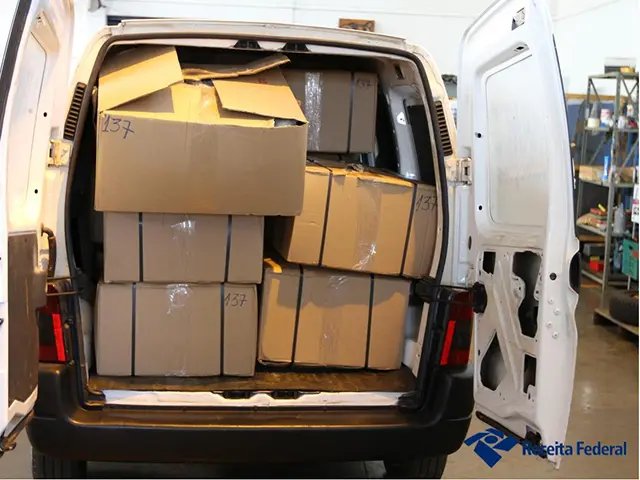 Operação apreende veiculos com mercadorias