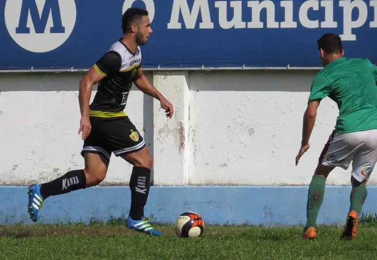 Junior Timbó deixa o Brusque após problemas com regularização