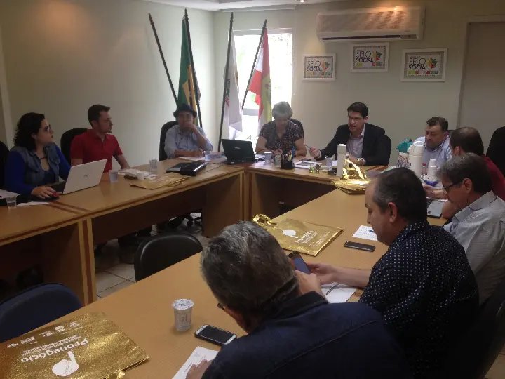 Diretores da Fampesc se reúnem com micro empresários de Brusque