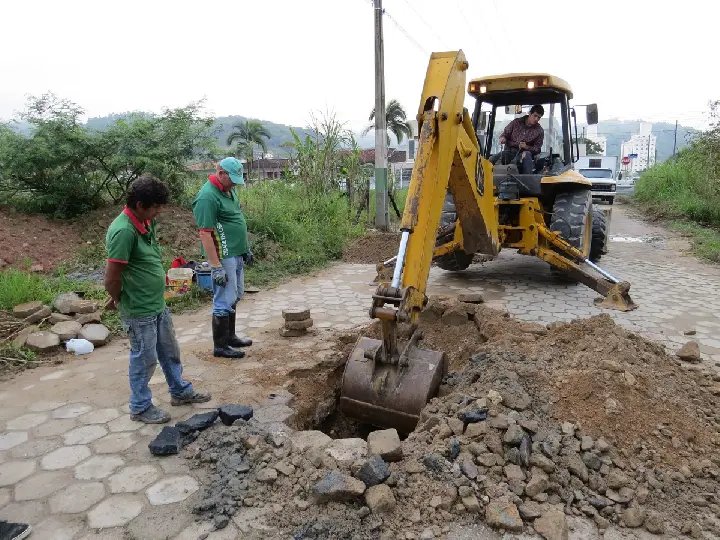 Obras intensifica reparos de tubulação