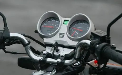Homens são encaminhados por suspeita de tentarem furtar moto
