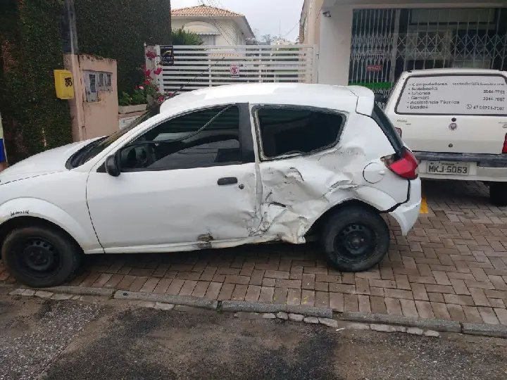 Acidente termina com um ferido grave e outro na Delegacia