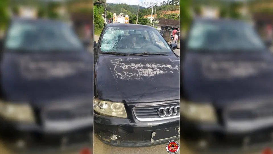 Adolescente &eacute; encaminhado ao hospital ap&oacute;s acidente entre carro e bicicleta 