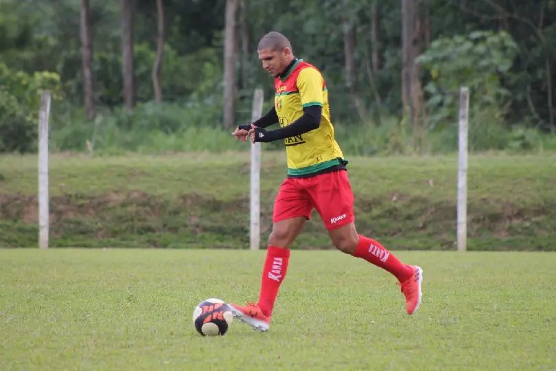 Wilson Junior é a novidade entre os titulares para estreia do Bruscão
