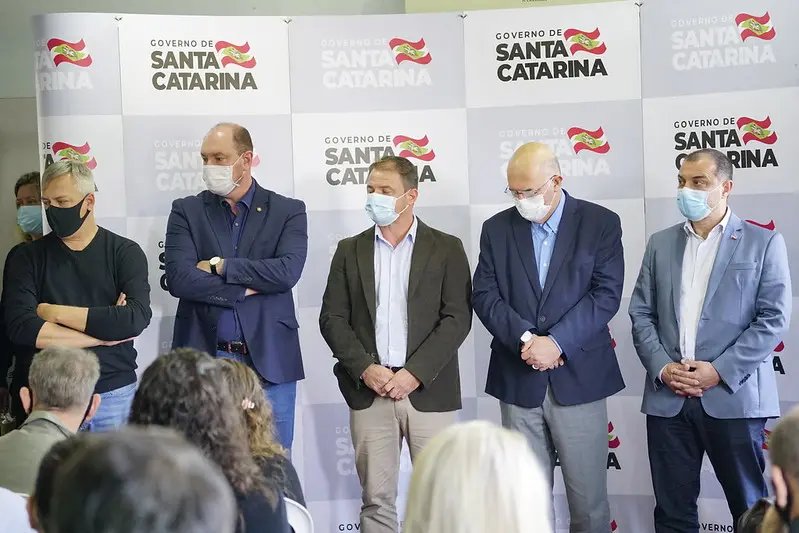 Em Saudades, governador anuncia a contrata&ccedil;&atilde;o de 30 profissionais para auxiliar a comunidade