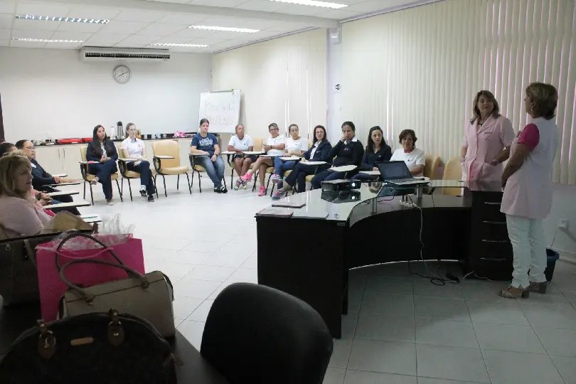 Voluntárias vão à CDL alertar sobre prevenção 