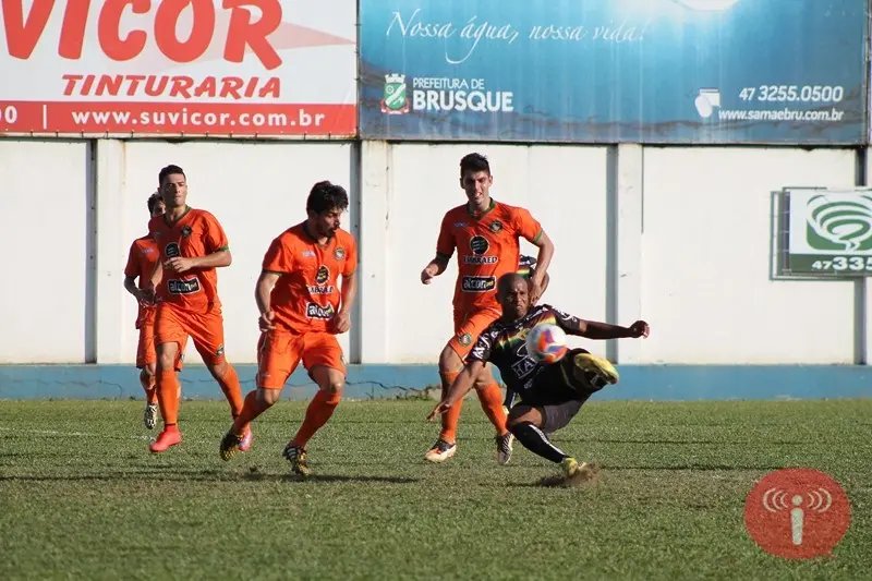 Reunião discutirá mudança no gramado do Augusto Bauer