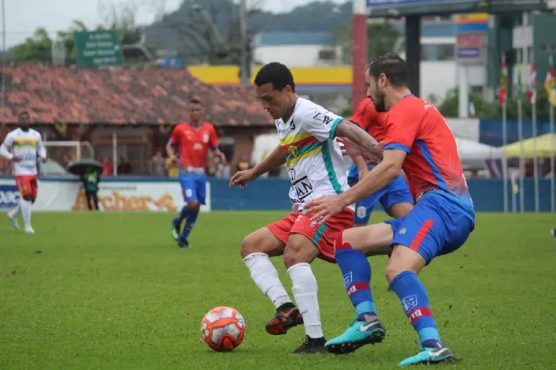 Brusque vence a segunda seguida contra o Marc&iacute;lio