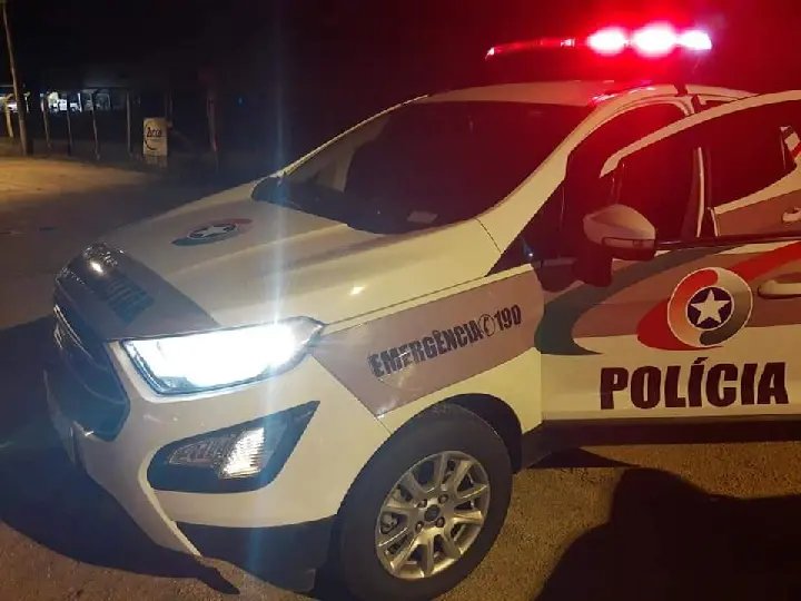 Pol&iacute;cia localiza carro com registro de furto em Brusque