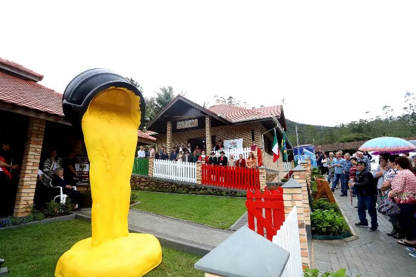 Lageado Alto recebe obras de pavimenta&ccedil;&atilde;o e monumento cultural