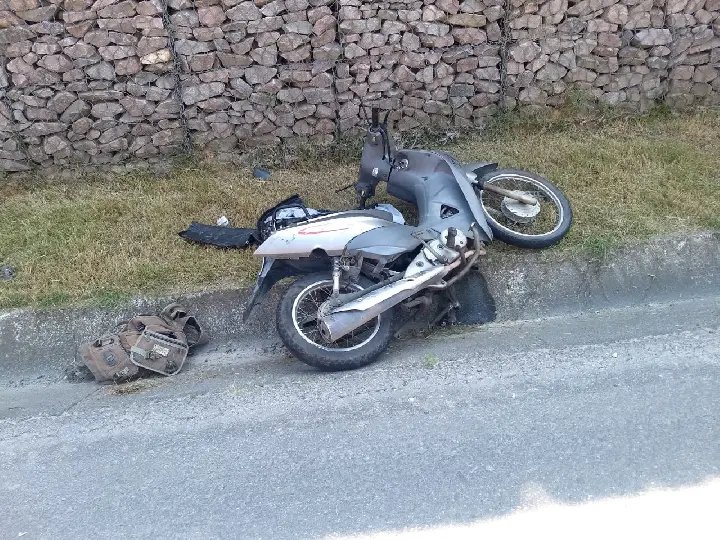 Motociclista &eacute; levado ao hospital com ferimento na cabe&ccedil;a