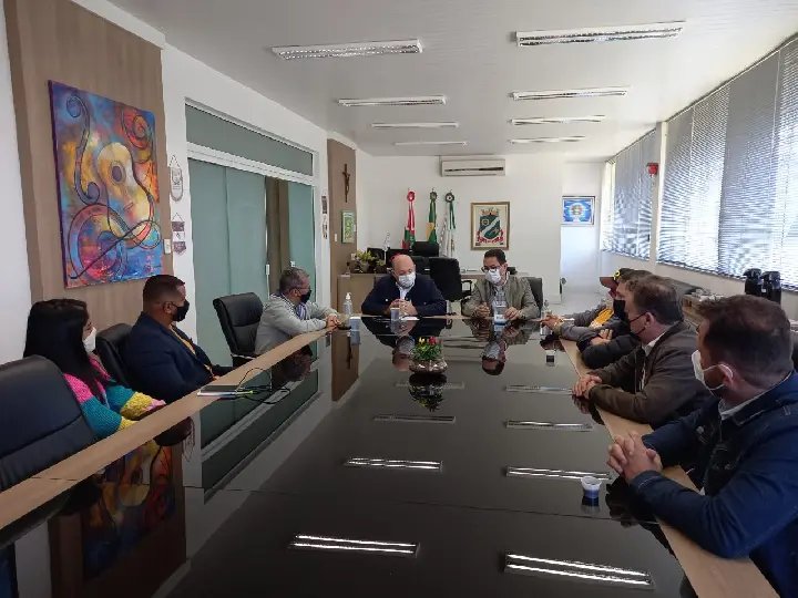 Prefeito de Brusque recebe lideran&ccedil;as pol&iacute;ticas e empres&aacute;rios da Bahia 