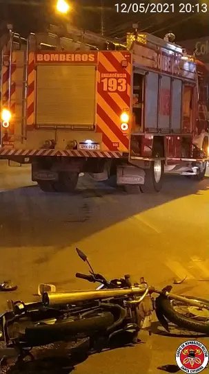 Mulheres ficam feridas ap&oacute;s acidente entre carro e moto
