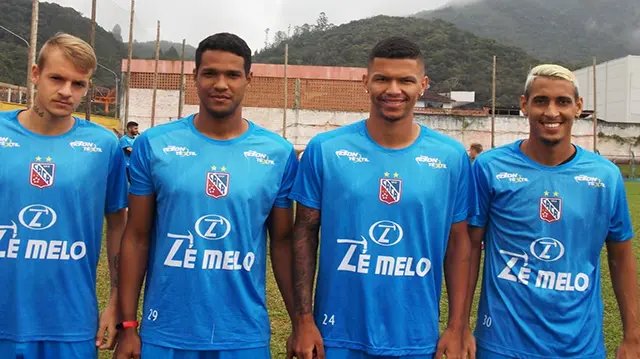 Carlos Renaux conta com mais quatro jogadores
