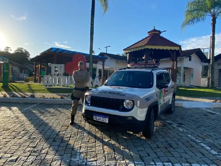 Pol&iacute;cia Militar de Botuver&aacute; recebe nova viatura