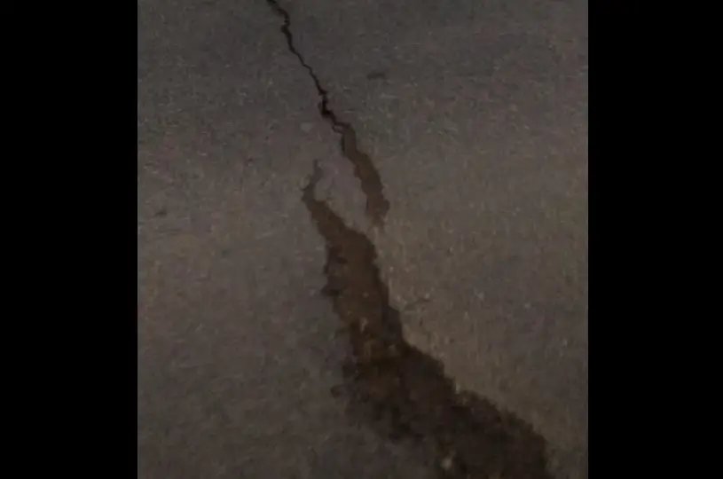 Moradora grava v&iacute;deo e demonstra preocupa&ccedil;&atilde;o com rachaduras na Ponte do Trabalhador