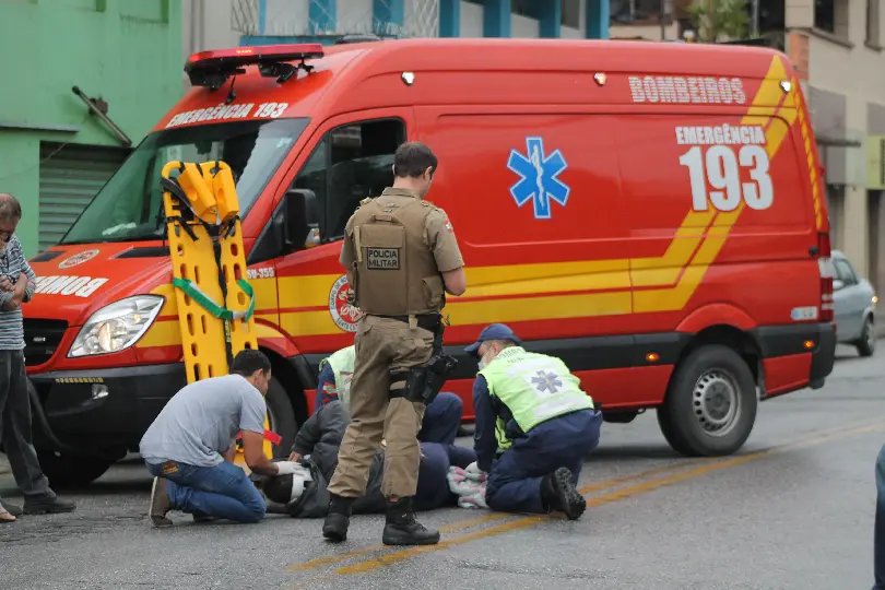 Colisão deixa motociclista ferido no Primeiro de Maio